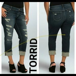 TORRID CROPPED BOYFRIEND JEAN - RIPPED DESTRUCTION